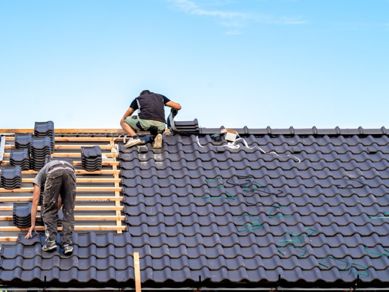 craftsman builds a new roof from ceramic tiles